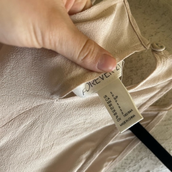 Pink halter top 🥞 - Picture 3 of 4